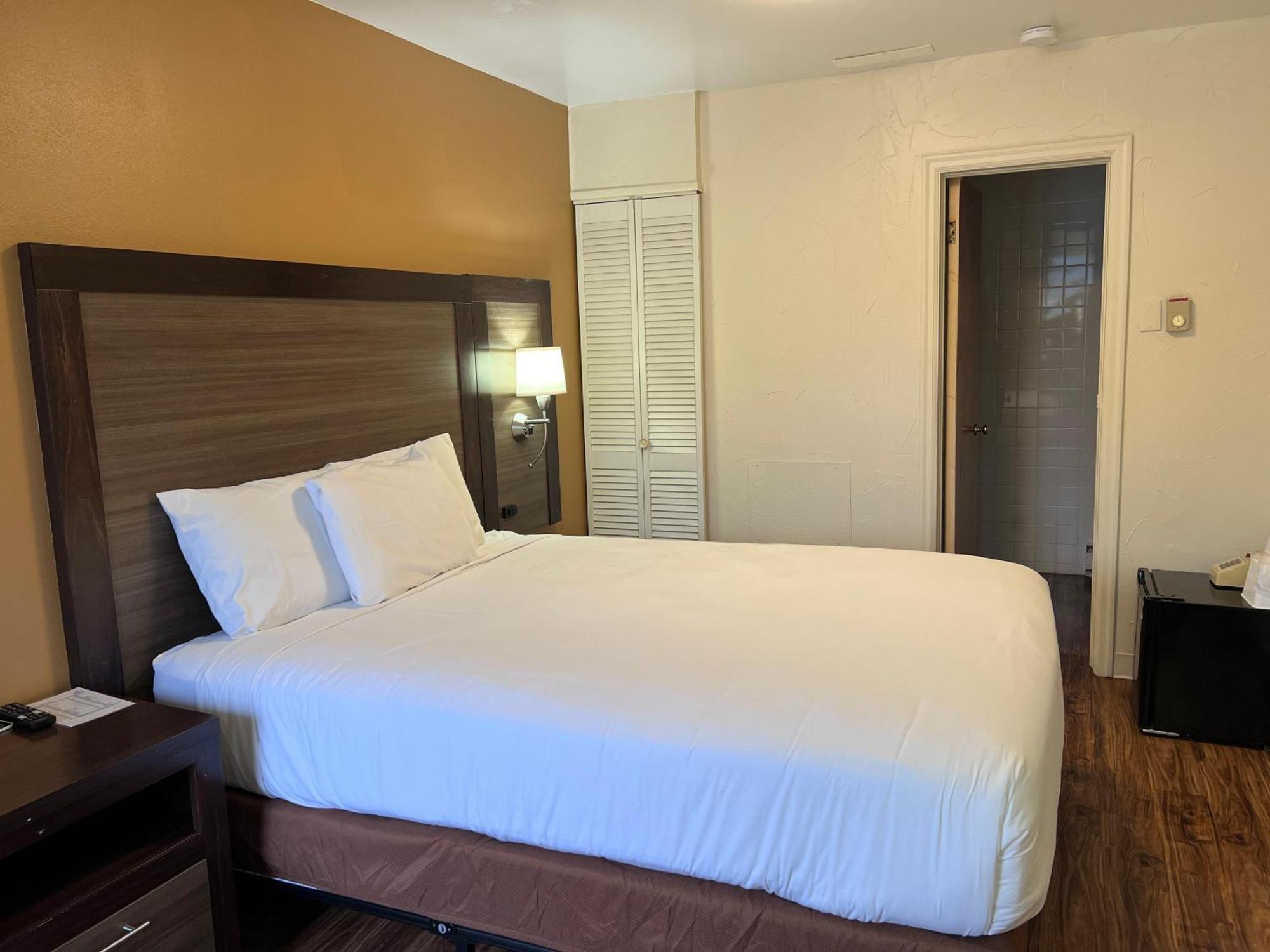 Sunrise Motor Inn Cody Bagian luar foto