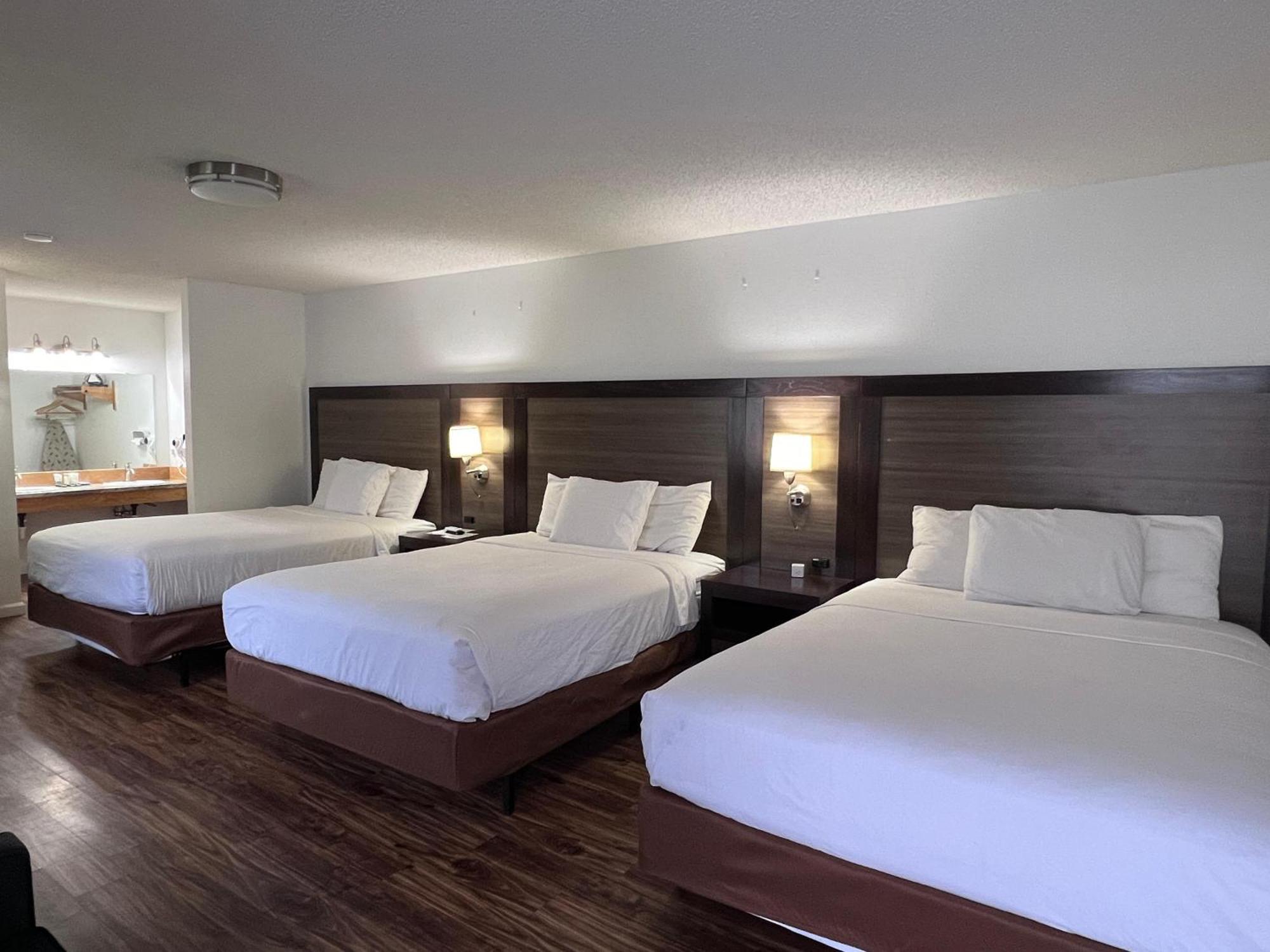 Sunrise Motor Inn Cody Bagian luar foto