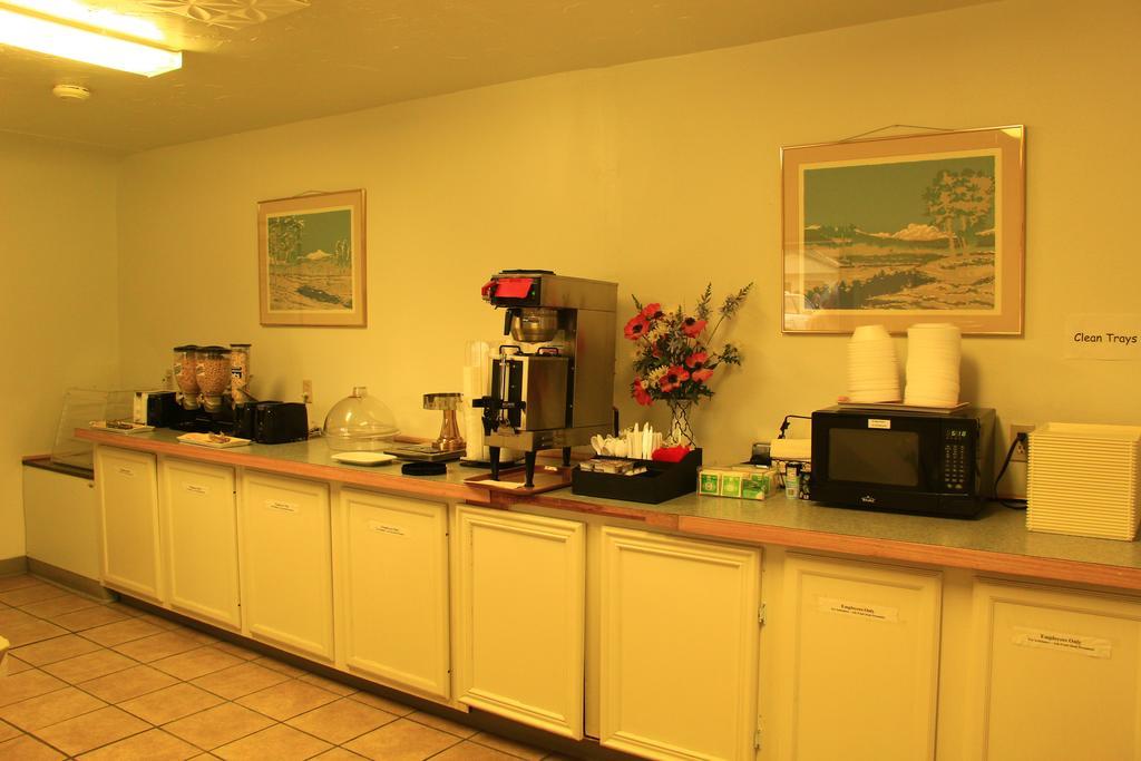 Sunrise Motor Inn Cody Bagian luar foto