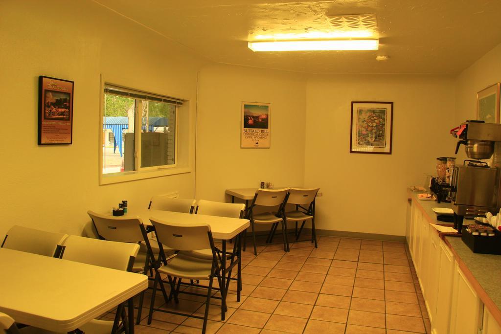Sunrise Motor Inn Cody Bagian luar foto