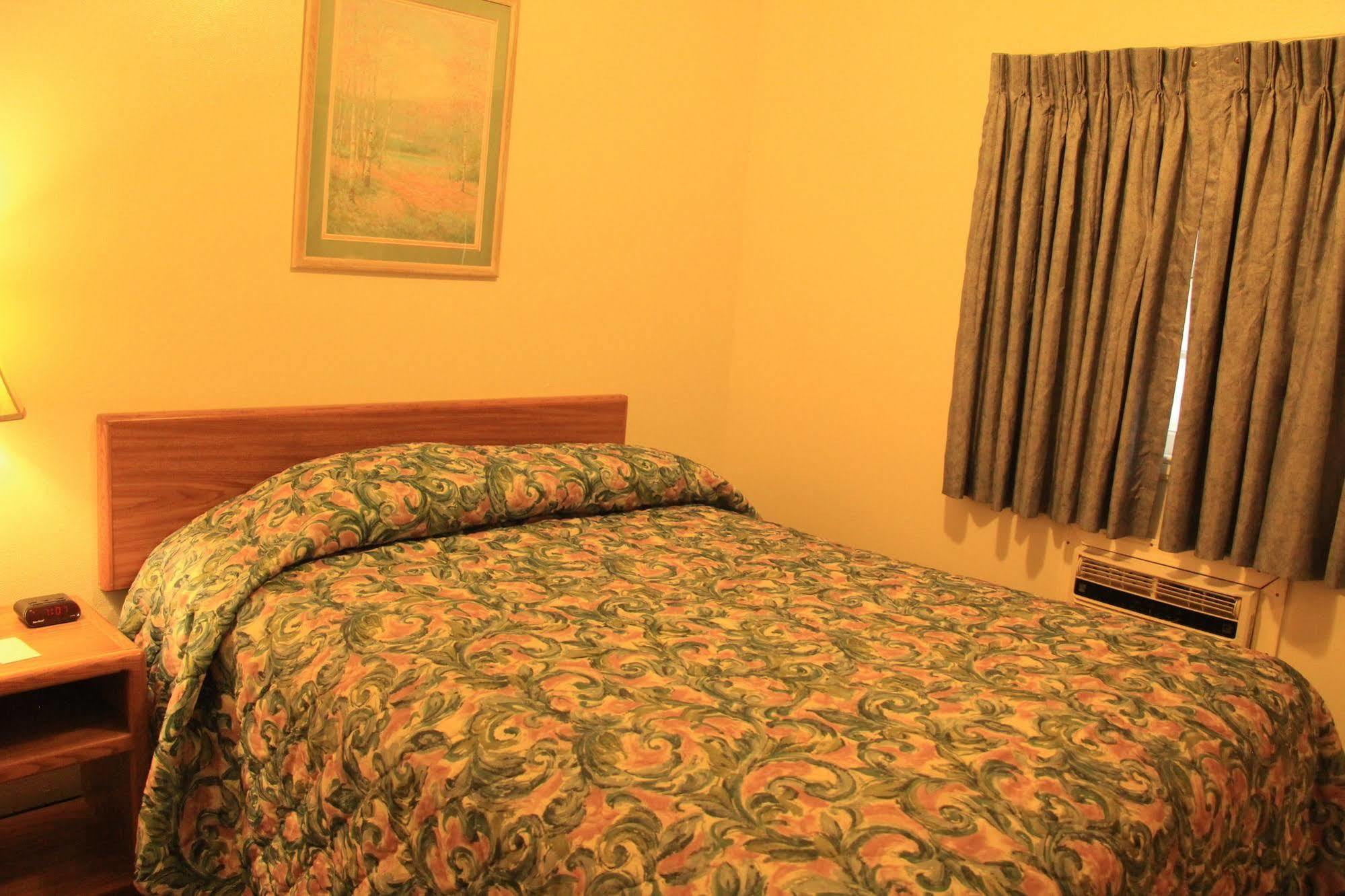 Sunrise Motor Inn Cody Bagian luar foto