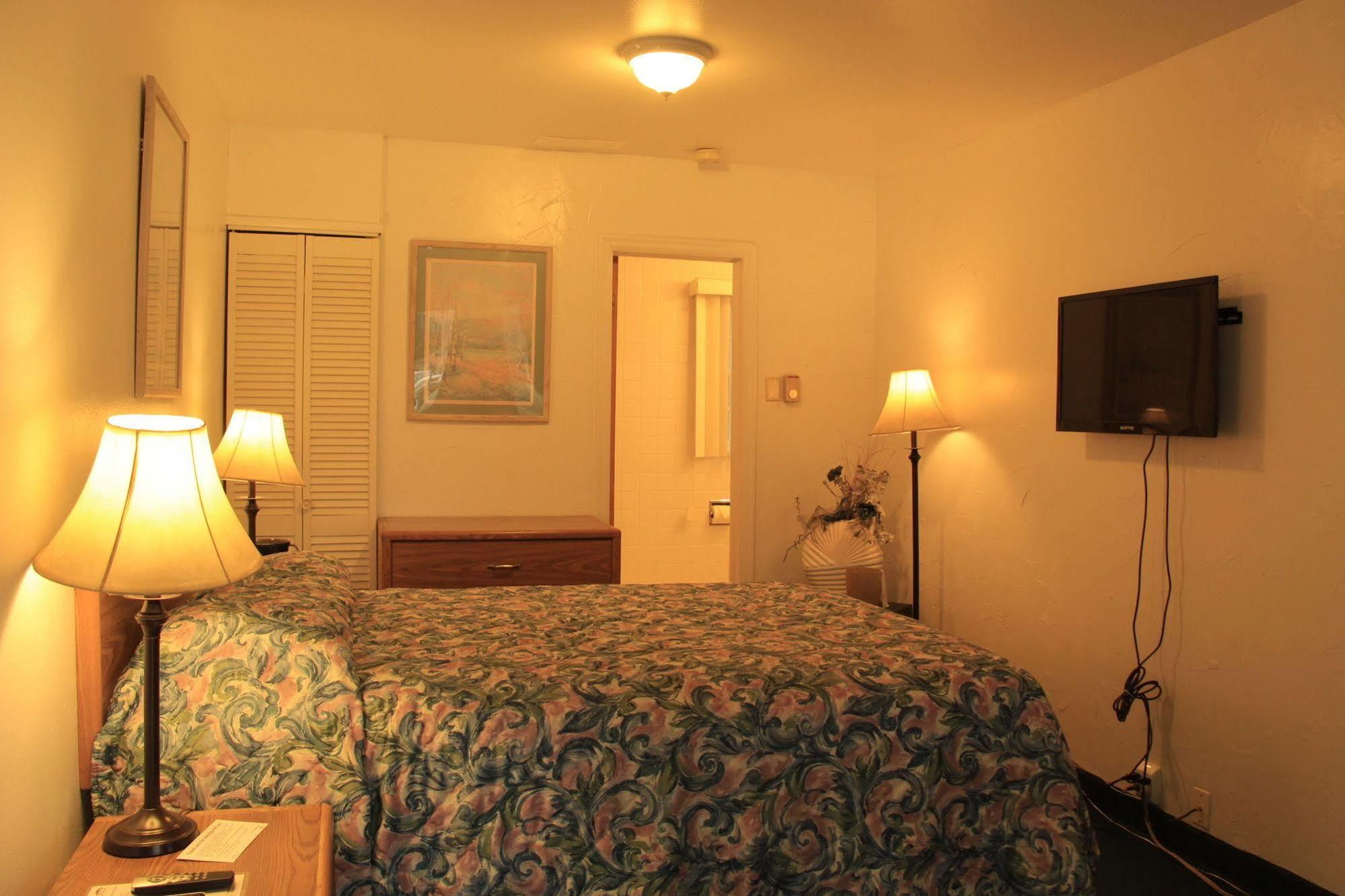 Sunrise Motor Inn Cody Bagian luar foto