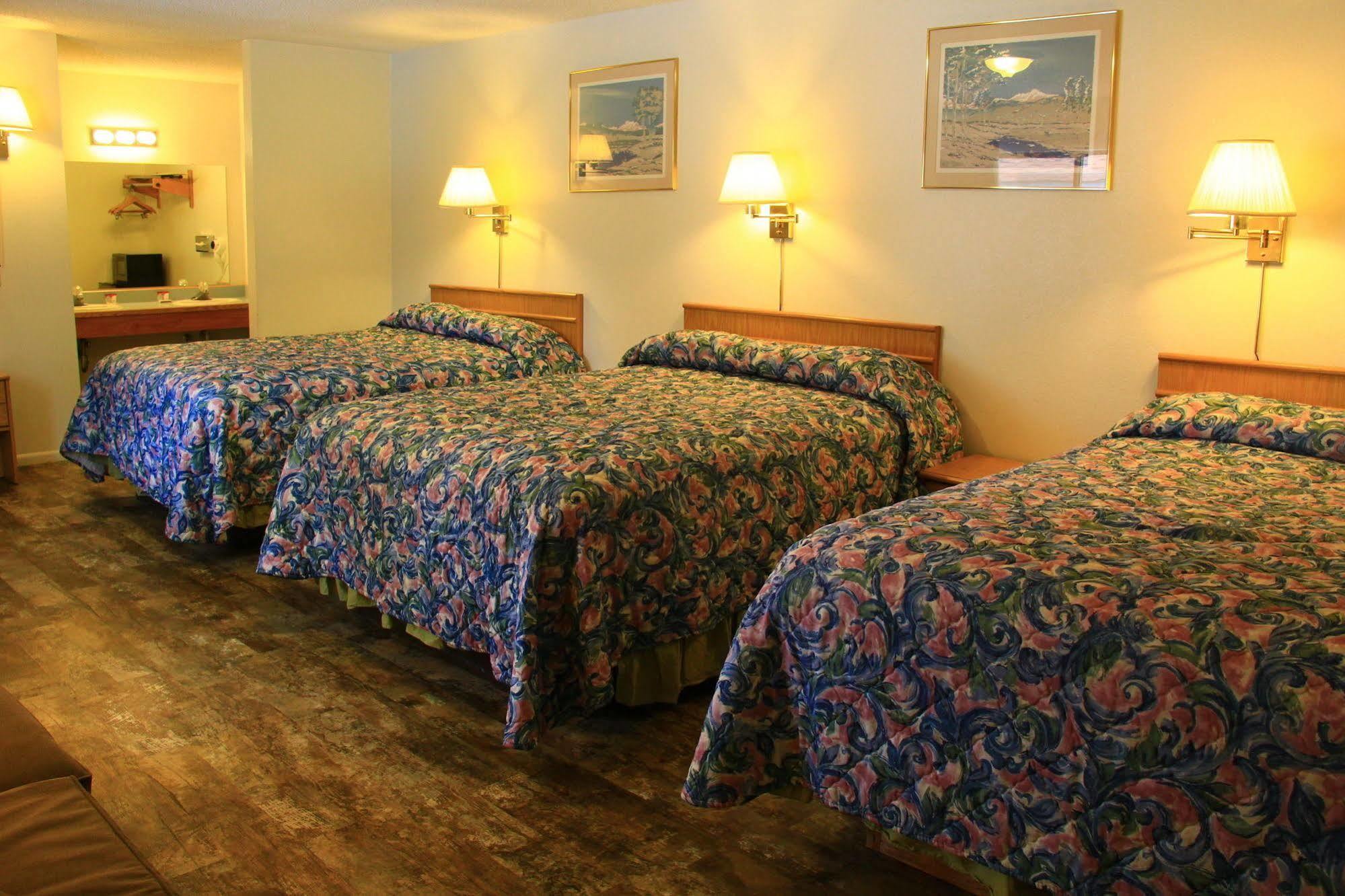 Sunrise Motor Inn Cody Bagian luar foto