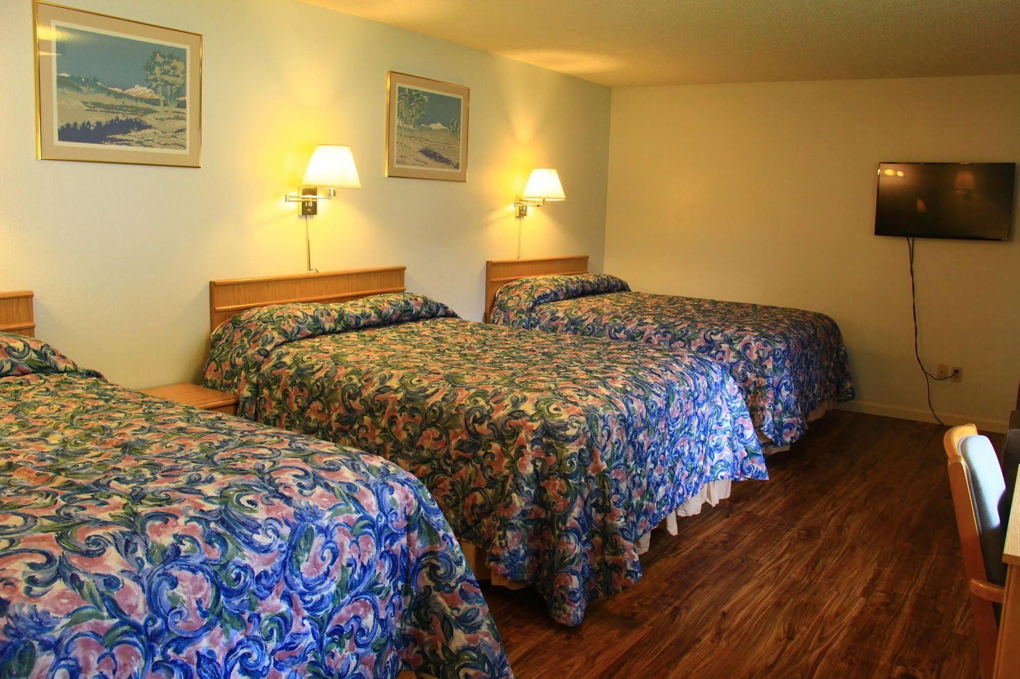 Sunrise Motor Inn Cody Bagian luar foto