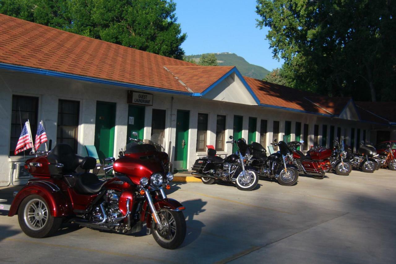 Sunrise Motor Inn Cody Bagian luar foto